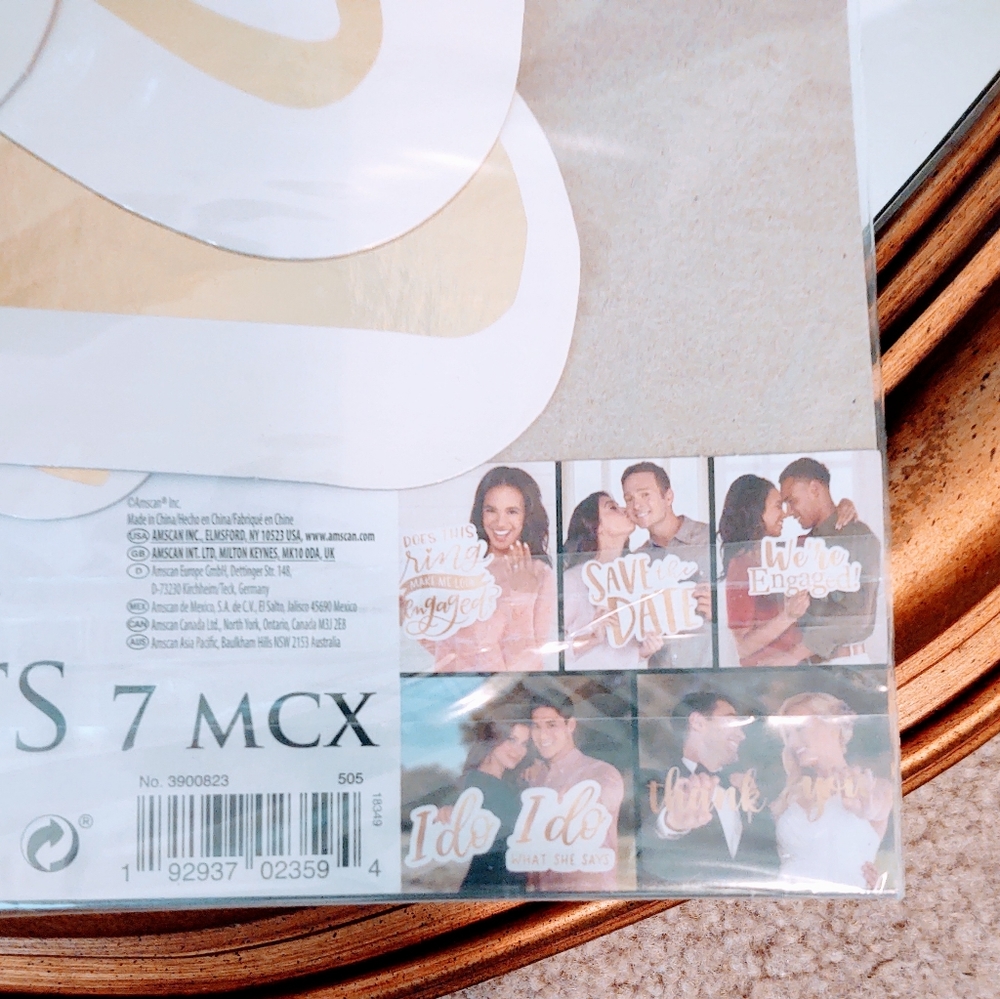 *DONATED 8/15/23* Engagement Photo Accessories - Picture 2 of 3